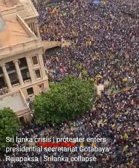 Visual of thronging protestors from news image that announces that the people have entered the Secretariat.